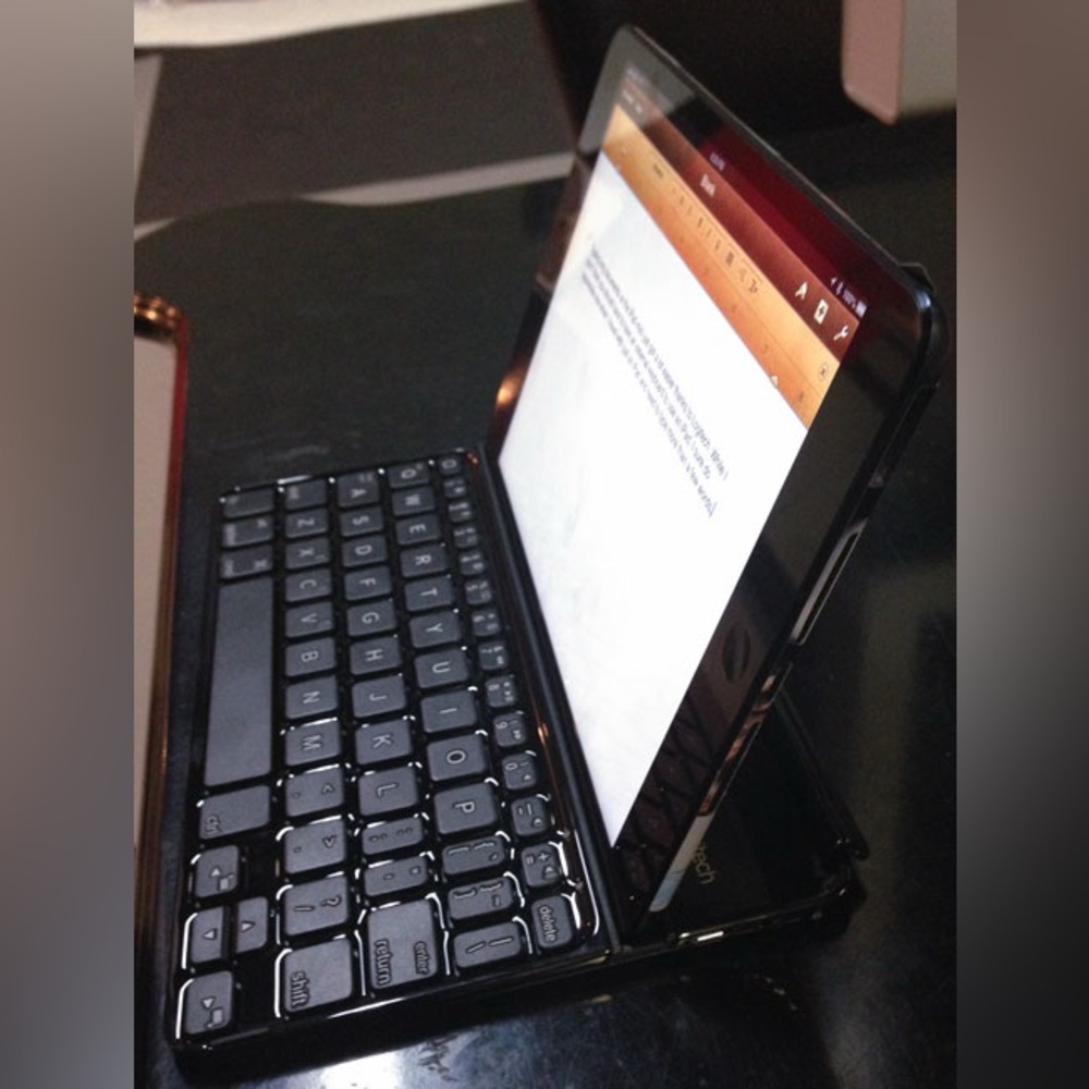 🌙 B16 - Logitech Ultrathin keyboard mini